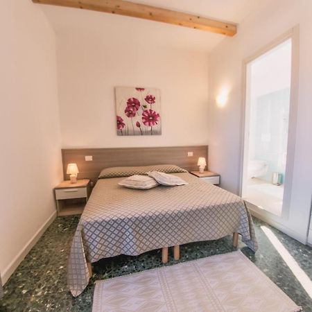 B&B Da Nicoletta San Pantaleo Exteriör bild