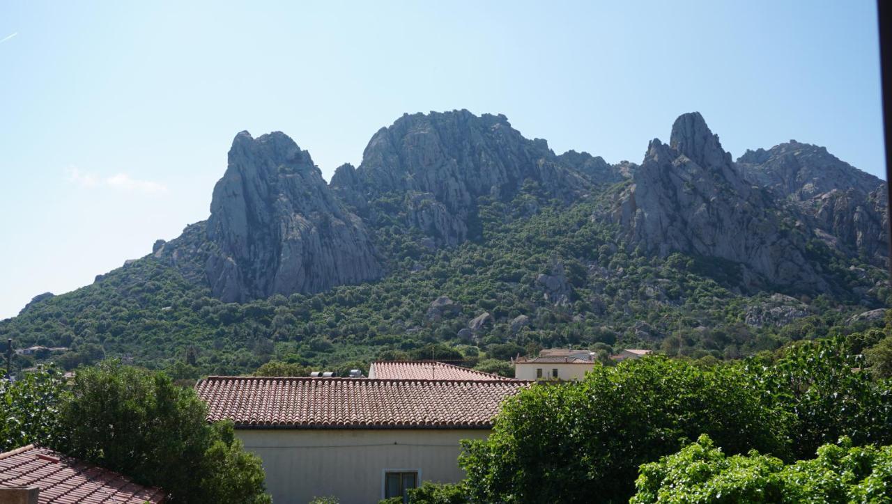 B&B Da Nicoletta San Pantaleo Exteriör bild