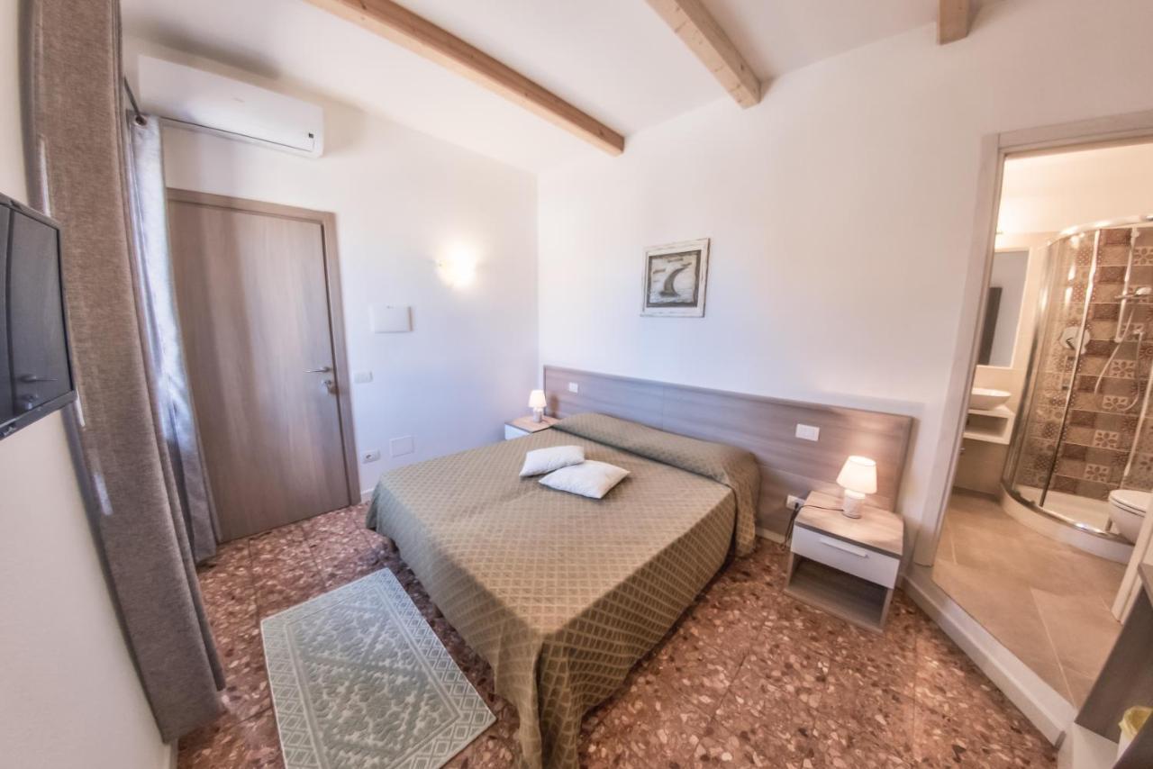 B&B Da Nicoletta San Pantaleo Exteriör bild