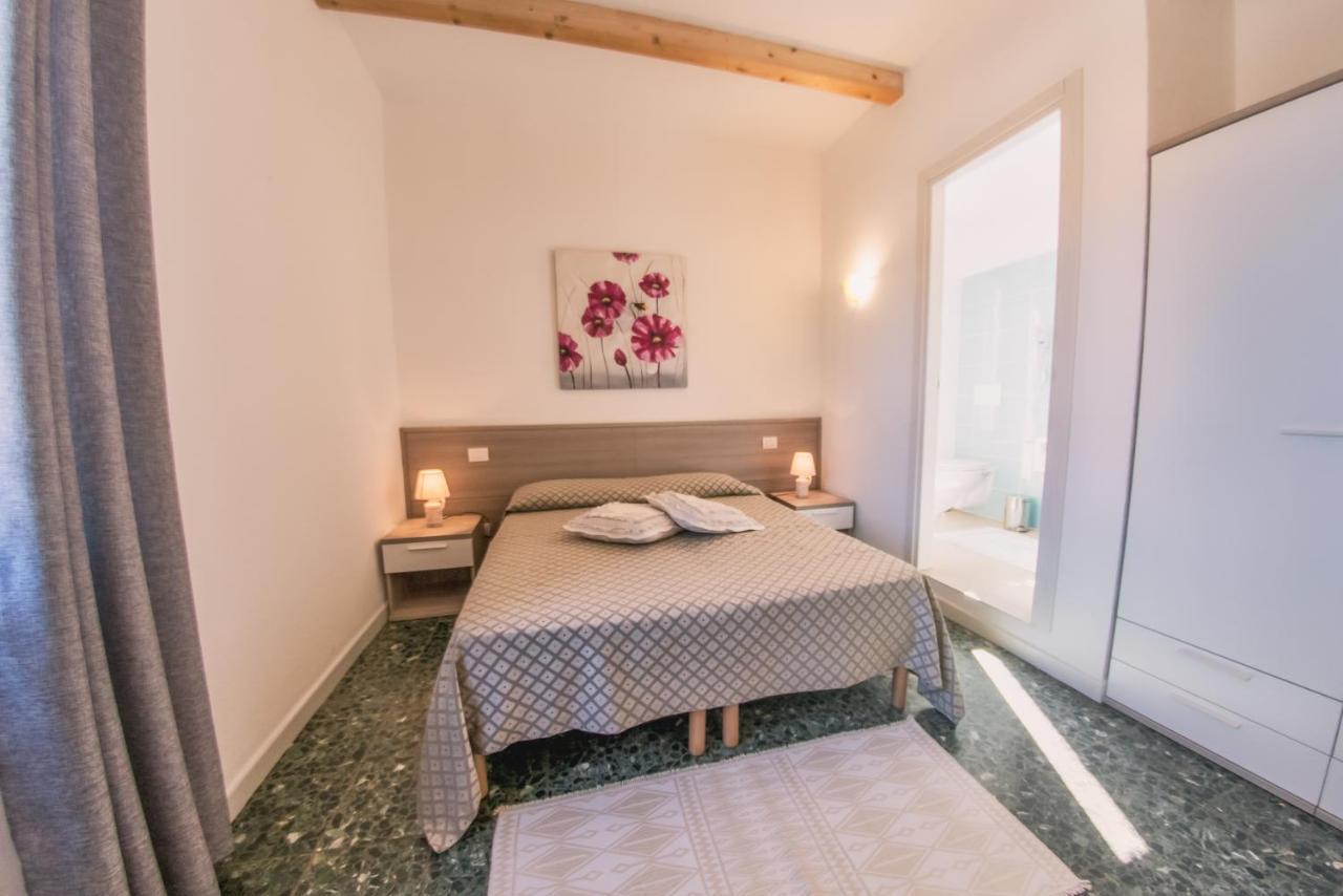 B&B Da Nicoletta San Pantaleo Exteriör bild